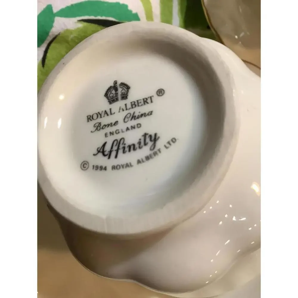 Royal Albert White and Gold Affinity Bone China Teacup Set - Scalloped Edge